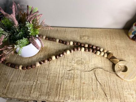 Colar decorativo com contas e argola de madeira - Imagem 2