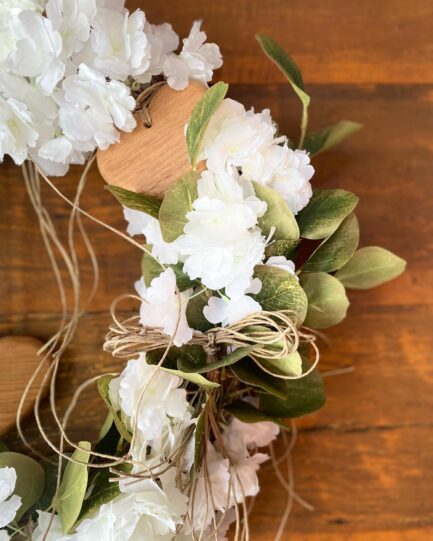Guirlanda com flores de seda - Imagem 4
