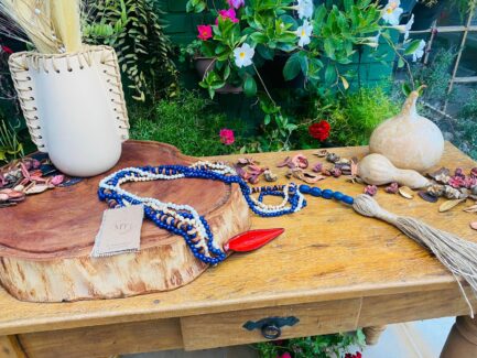 colar decorativo com contas de madeira, semente de açai,semente canoinha e sisal