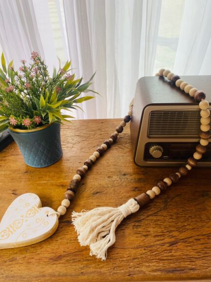 colar decorativo com contas de madeira e coração de 15 cm - Imagem 6