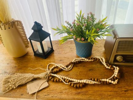 colar decorativo com contas de madeira cores neutras e sisal - Imagem 2
