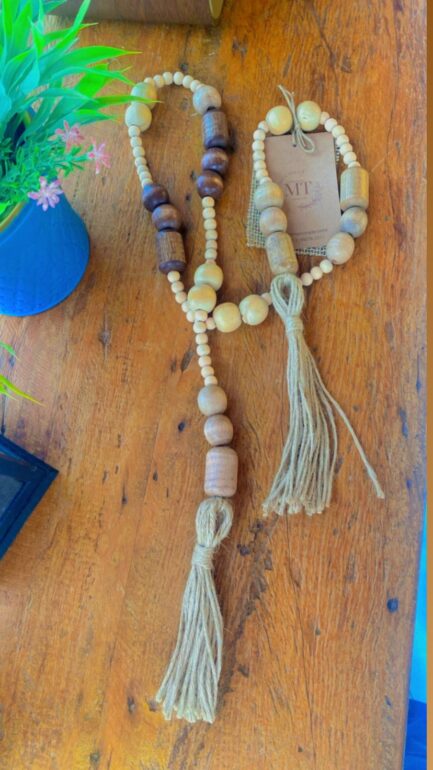 colar decorativo com contas de madeira - Imagem 2