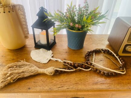 colar decorativo com contas de madeira, folha de macrame e sisal - Image 3