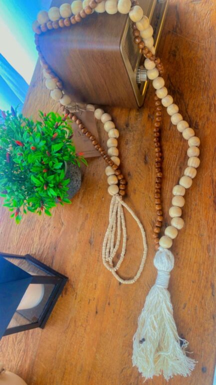 colar decorativo com contas de madeira variadas - Imagem 8