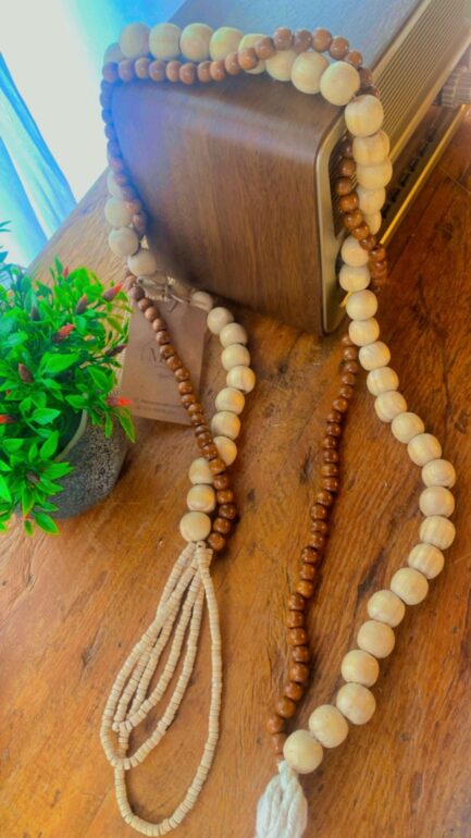 colar decorativo com contas de madeira variadas - Imagem 3