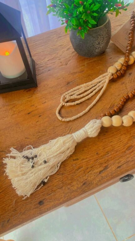 colar decorativo com contas de madeira variadas - Imagem 4